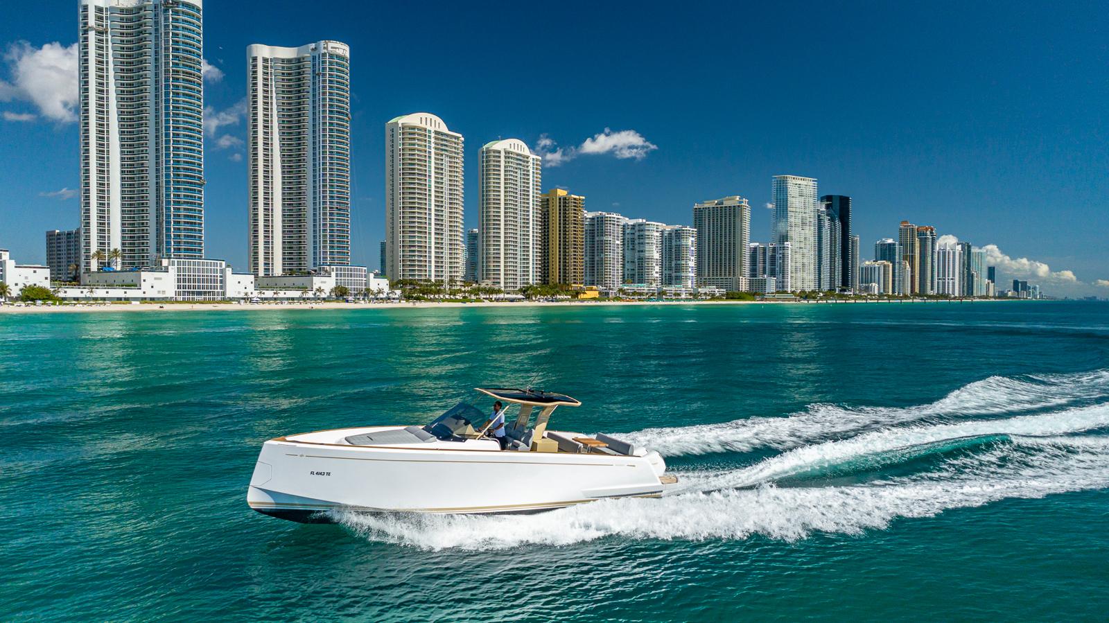 How to Choose the Right Yacht Size and Type for Your Lifestyle hero image