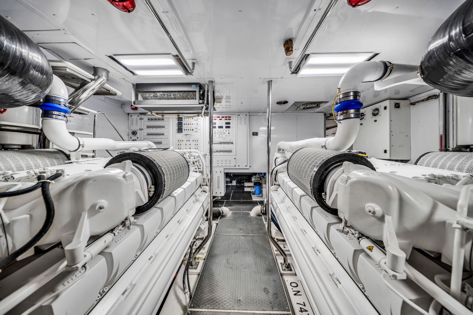 The Ultimate Yacht Buying Checklist: What to Know Before You Sign hero image